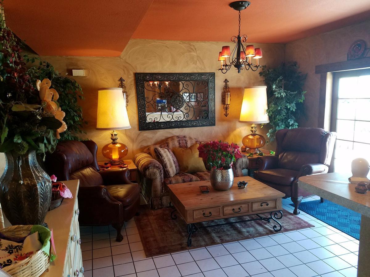 Columbus Los Milagros Hotel מראה חיצוני תמונה
